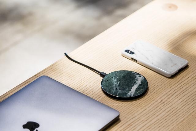 wireless charging pf iPhone and MacBook
 