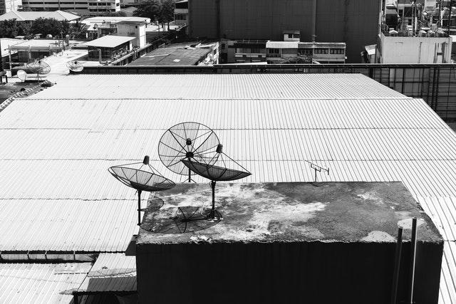 internet satellite transmission antenna on top of a house